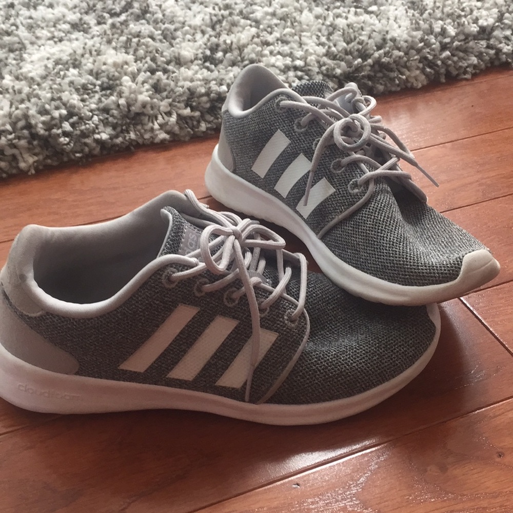 Adidas size 6.5 cloud foam sneakers (fits like 7)